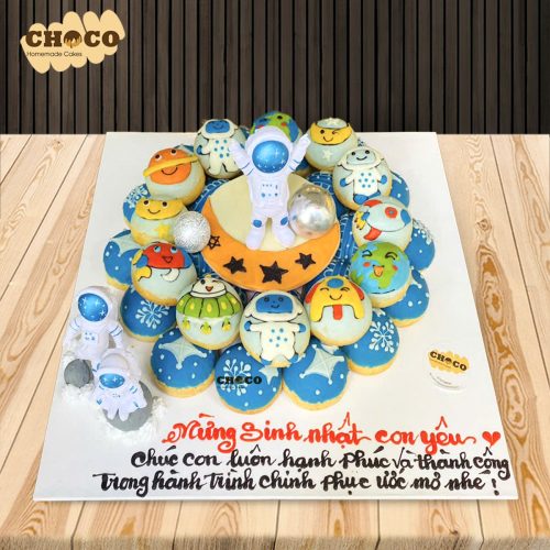 bánh sinh nhật phi hành gia cho bé trai